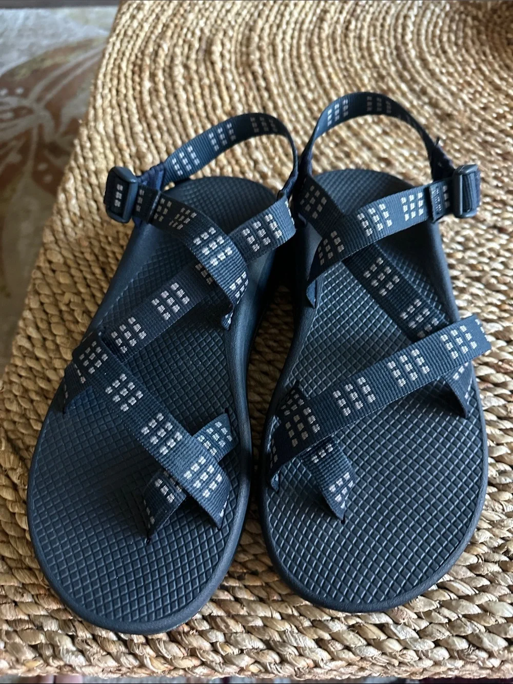Chaco Mens size 11 Navy Blue Patterned Strap Sandals